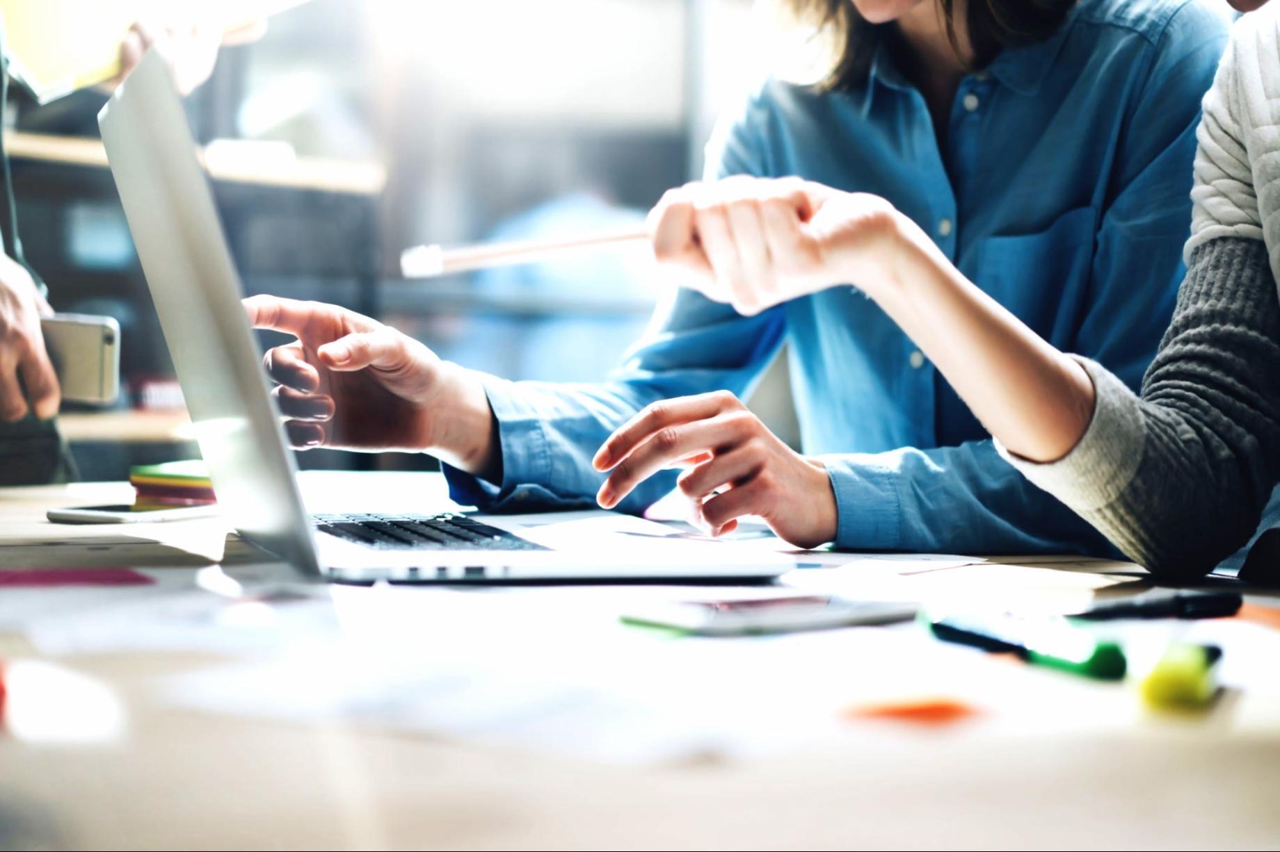 Echipa Miraloventiq pregătită să răspundă întrebărilor tale